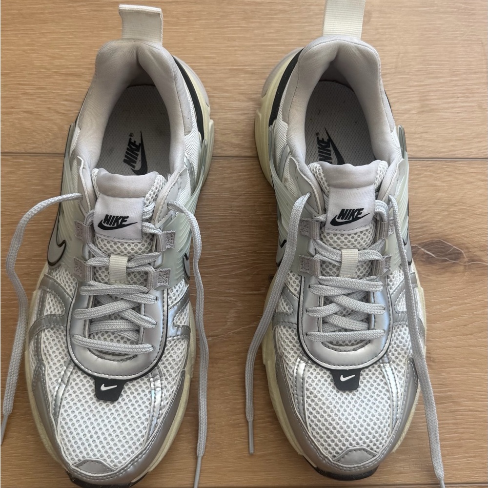 Nike White and Silver Mesh Running Shoes